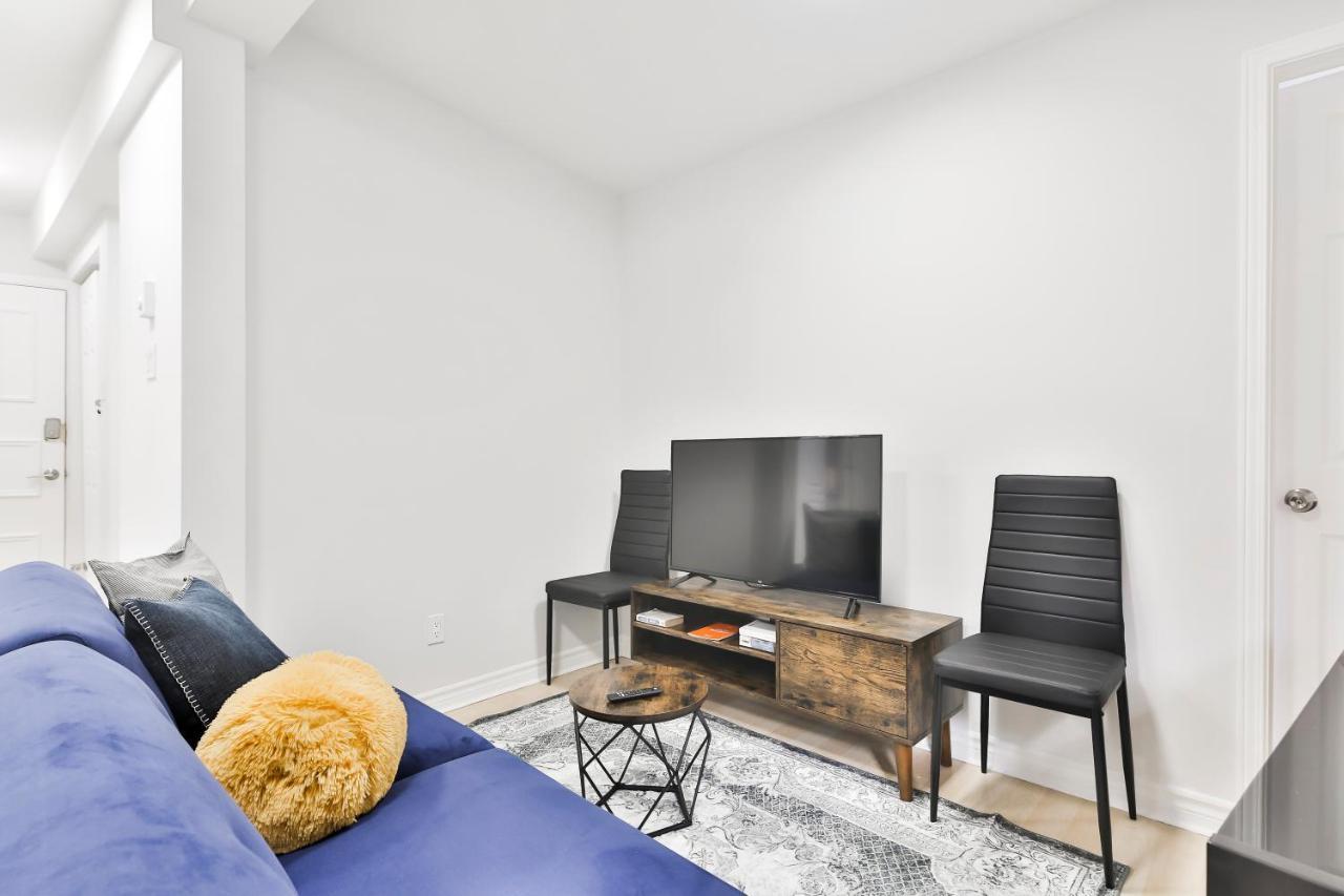Free Parking And Central Location Montreal Exterior photo